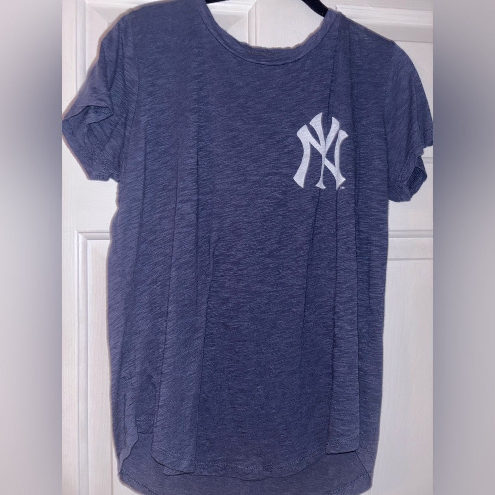 Women’s Tailgate Yankee Blue and White Graphic Tee